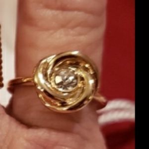 Beautiful costume jewelry gold flower ring from Diamonique. Size 7 or 7 1/2